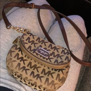 Michael kors crossbody